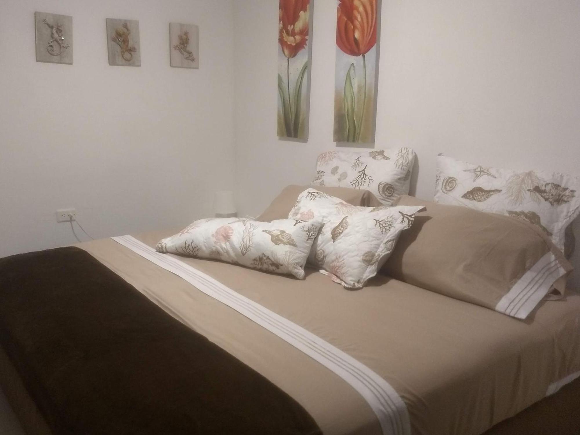 Inn Hibiscus House *